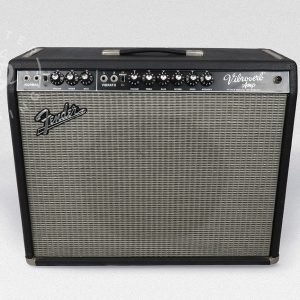 Fender Vibroverb Custom 15 Combo Amplifier Black Guitar Amplifier